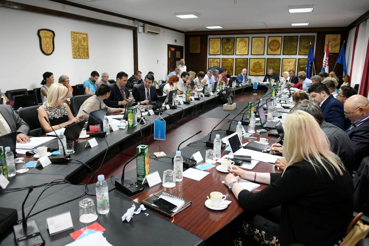 Split usvojio proračun, Opara tvrdi da je prijetio financijski kolaps