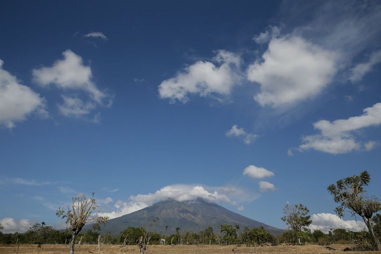 Zbog moguće erupcije vulkana na Baliju u bijegu 122.000 ljudi