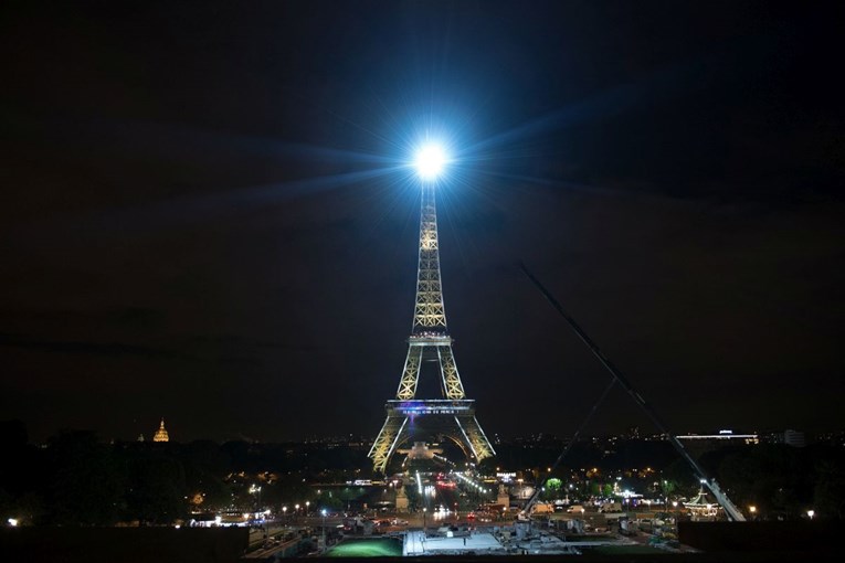 Pariz će do 2030. zabraniti sve automobile osim električnih