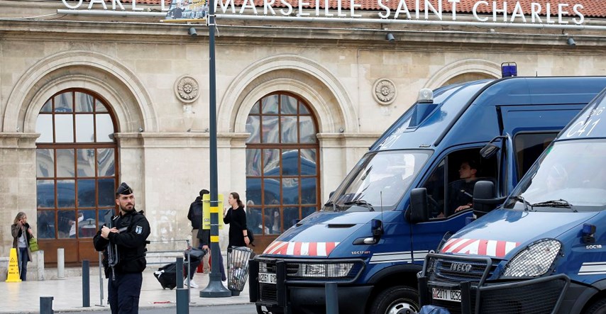 U Francuskoj uhićeno deset desničara, planirali napade na političare i džamije