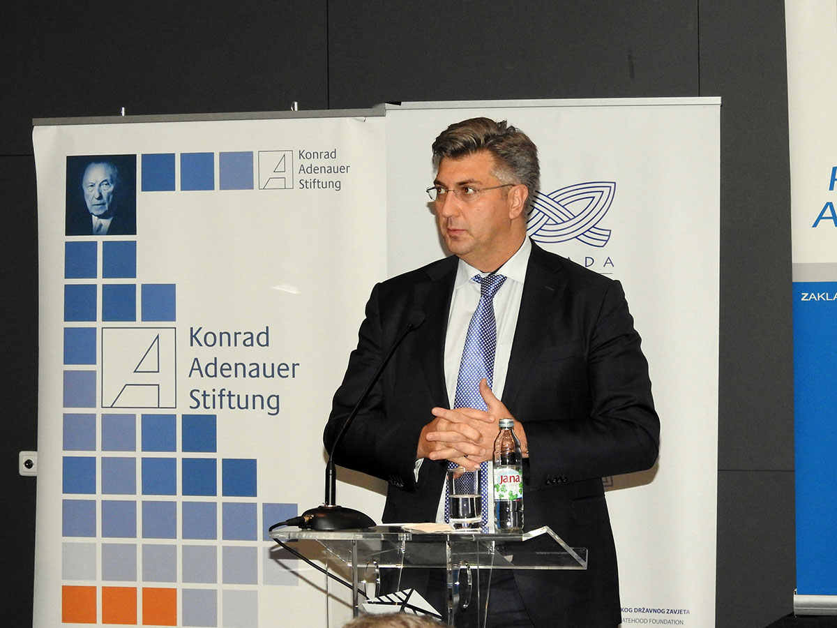 Plenković: SDP osim selfieja i slikanja u zelju, slikanja s Kraševom čokoladom nije ponudio baš ništa