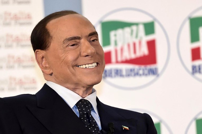 FOTO Pokušajte se ne nasmijati kad vidite "voštanog" Silvija Berlusconija