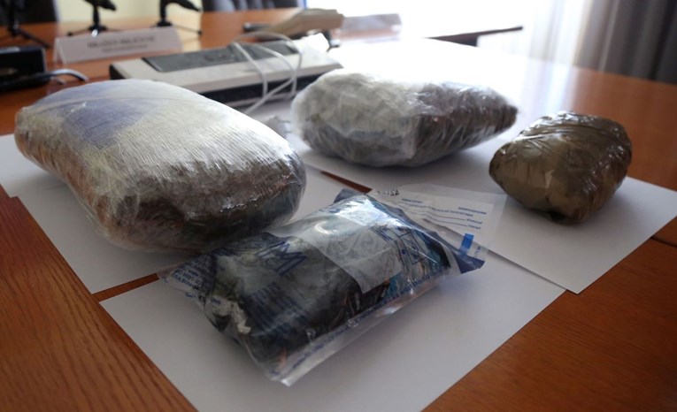 U Zagrebu zaplijenjeno 25 kilograma marihuane, 1,3 kilograma amfetamina, kokain i ecstasy