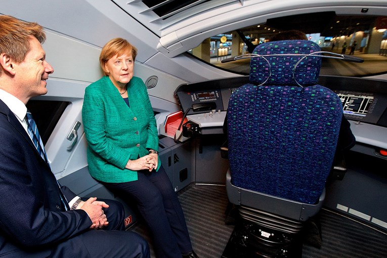 POVIJESNI PROJEKT VRIJEDAN 10 MILIJARDI EURA Merkel otvorila brzu željezničku vezu Berlin-Muenchen
