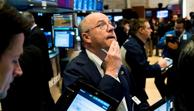 Wall Street pao nakon šest dana rasta, najveći pad cijena dionica u trgovačkom sektoru