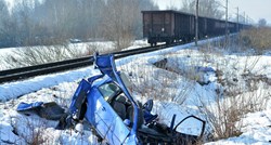 Vozač kod Karlovca probio rampu i zabio se u teretni vlak