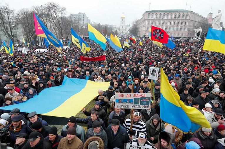 Tisuće prosvjednika na ulicama Kijeva tražile smjenu ukrajinskog predsjednika