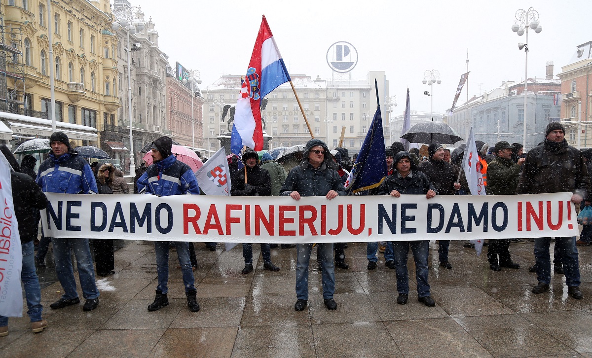 Stotine radnika sisačke rafinerije prosvjeduju u Zagrebu, traže da ih primi Plenković: "Zašto šutiš?"