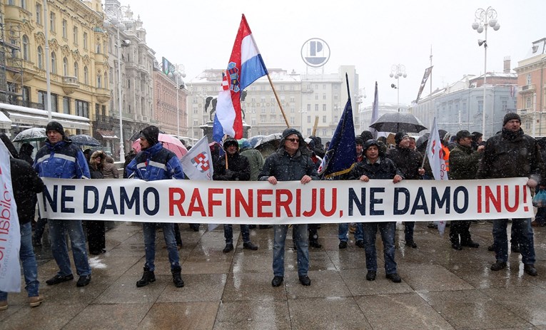 Stotine radnika sisačke rafinerije prosvjeduju u Zagrebu, traže da ih primi Plenković: "Zašto šutiš?"