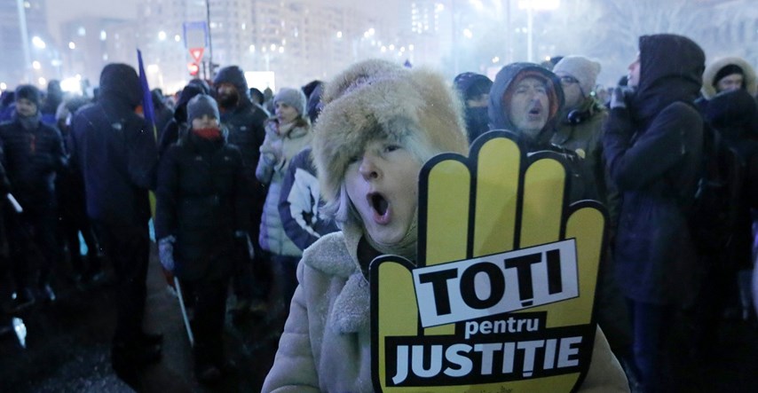 Tisuće Rumunja prosvjedovalo u znak potpore glavnoj tužiteljici koja se bori protiv korupcije