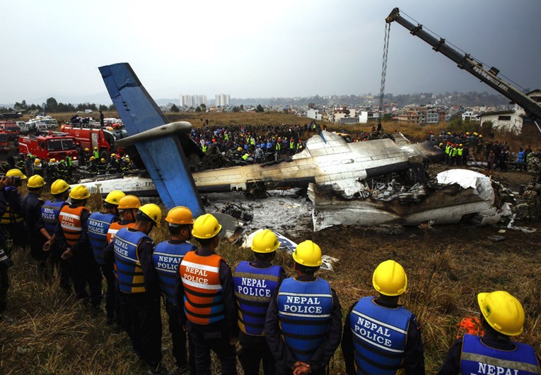 FOTO Srušio se avion u glavnom gradu Nepala dok je slijetao, broj poginulih popeo se na 50