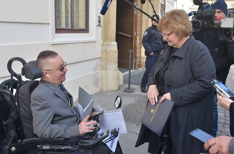Murganić obećala pomoć invalidu koji je prosvjedovao pred vladom: "Sve ćemo popraviti"