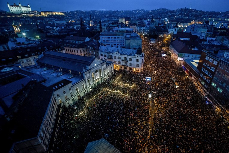 Najveći prosvjedi u Slovačkoj od pada komunizma, na ulicama 65.000 ljudi