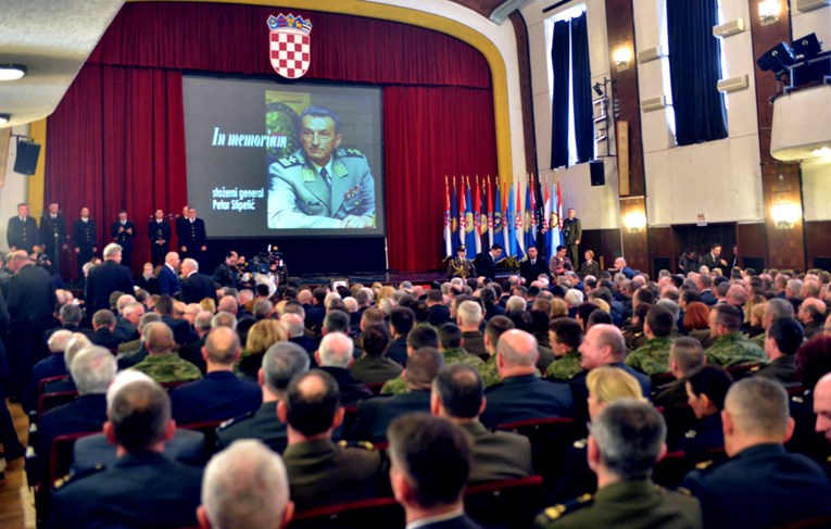 Održana komemoracija za generala Stipetića, vojarna u Karlovcu nosit će njegovo ime