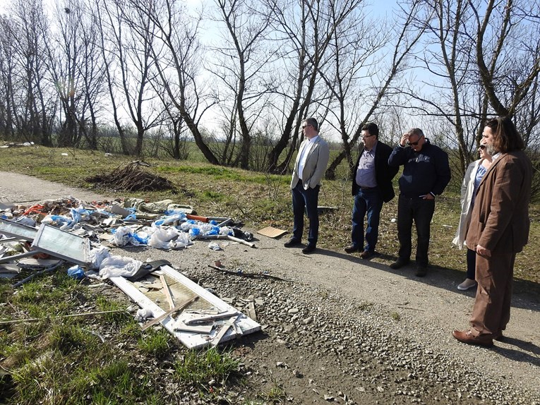 Čehok najavio veće kazne za ilegalna odlagališta otpada, kaže da će uvesti i videonadzor