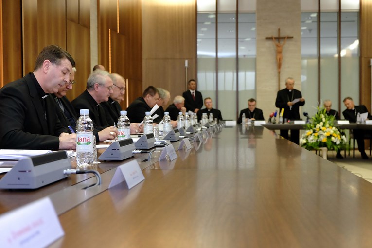 Biskupi pozvali saborske zastupnike da glasaju protiv Istanbulske, u pomoć pozvali i svece