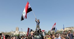 Tisuće Sirijaca na trgu u Damasku, kažu da slave Asadovu pobjedu
