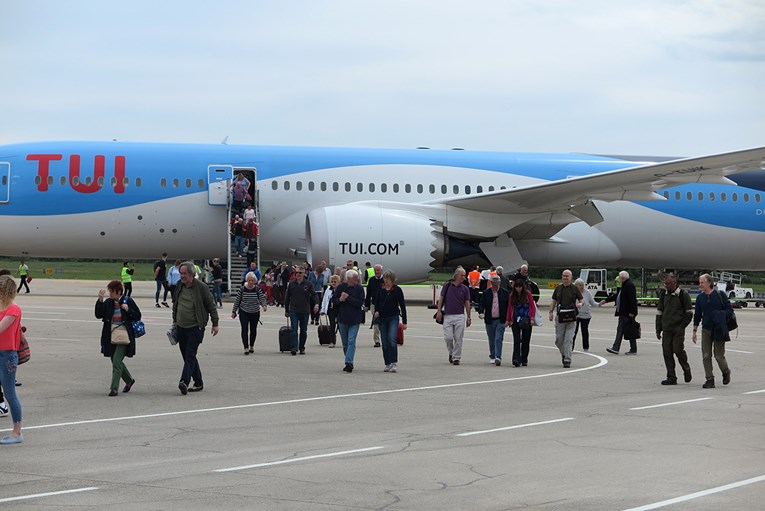 VIDEO U Pulu sletio jedan od najvećih aviona koji su ikad tamo došli, Boeing s 329 putnika