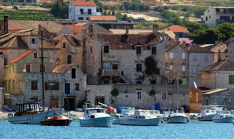 Hrvatska u razvoj otoka 2016. uložila više od prosjeka, ali na malim otocima ima sve manje ljudi