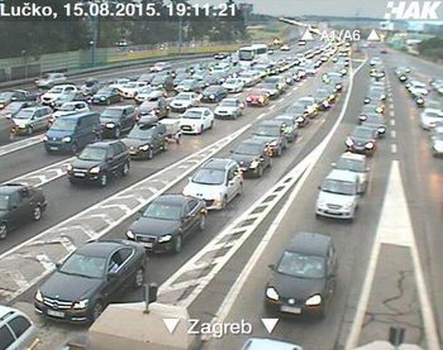 Kaos na cestama: Prometne nesreće i nevrijeme stvaraju kilometarske gužve