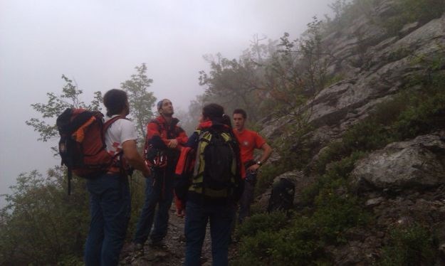 HGSS spasio dvojicu mladića koji su zaglavili na stijeni Kozjak