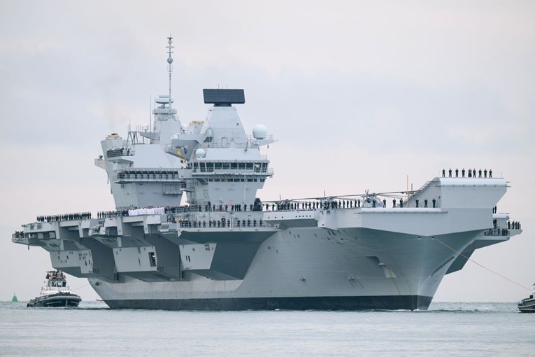 Najveći i najskuplji britanski ratni brod propušta vodu