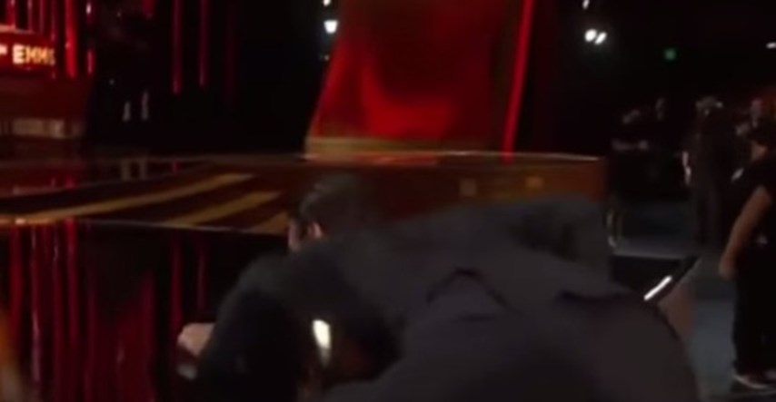 Jon Hamm "zaplivao" po pozornici na sinoćnjoj dodjeli Emmy-ja