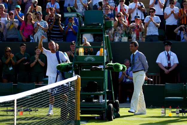 Hewitt ispraćen ovacijama nakon poraza na svom posljednjem Wimbledonu