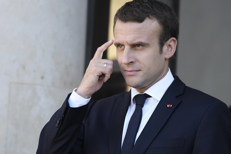 Macron želi "pružiti ruku Trumpu i spriječiti njegovu izolaciju"