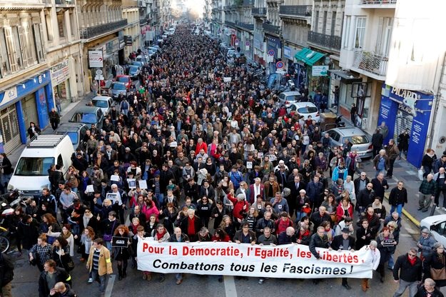 700 tisuća Francuza s olovkama u rukama u marševima solidarnosti za 17 žrtava