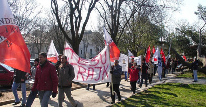 Sramota za državu: Radnici TESU-a dobili tek pola plaće za prosinac, štrajk se nastavlja