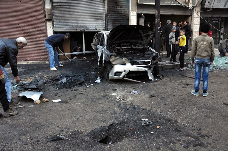 U samoubilačkim napadima u Homsu poginule 42 osobe