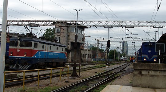 Zagreb: Muškarac prelazio prugu mimo označenog prijelaza pa ga pokupio vlak