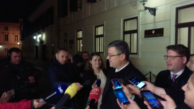 VIDEO Orešković: Prihvatio sam ostavku Crnoje, ime novog ministra kroz nekoliko dana