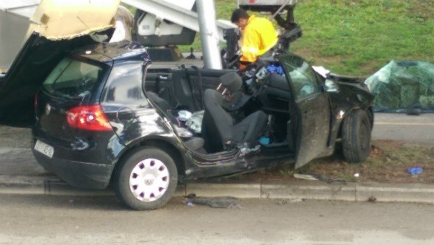 Prometna nesreća u Splitu: Vozač Golfa zabio se u rasvjetni stup