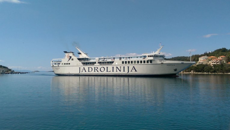 Trajekt Jadrolinije udario u obalu pristaništa na Pagu, nema ozlijeđenih