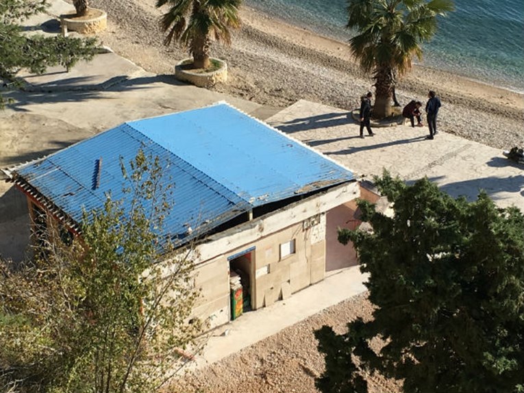 FOTO Kompletno čišćenje na Kašteletu: Od stare Obojene ostala tek kućica na plaži