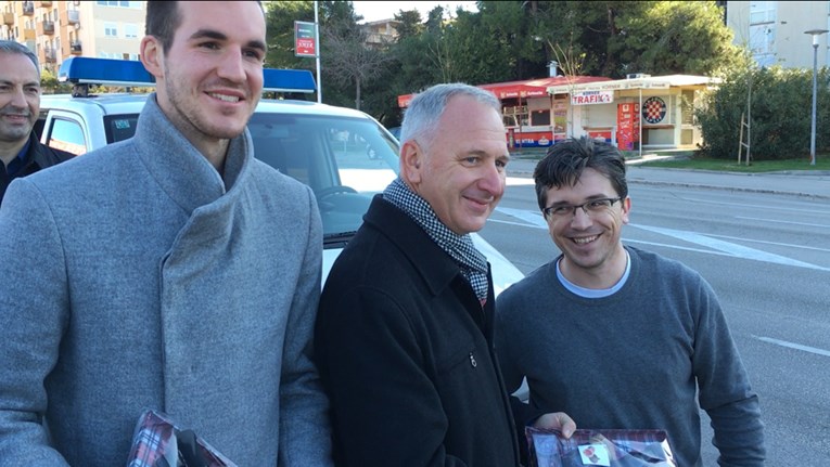 Iznenađenje na Poljudu: Splitski gradonačelnik darivao dobre vozače, jedan mu je uzvratio poklon