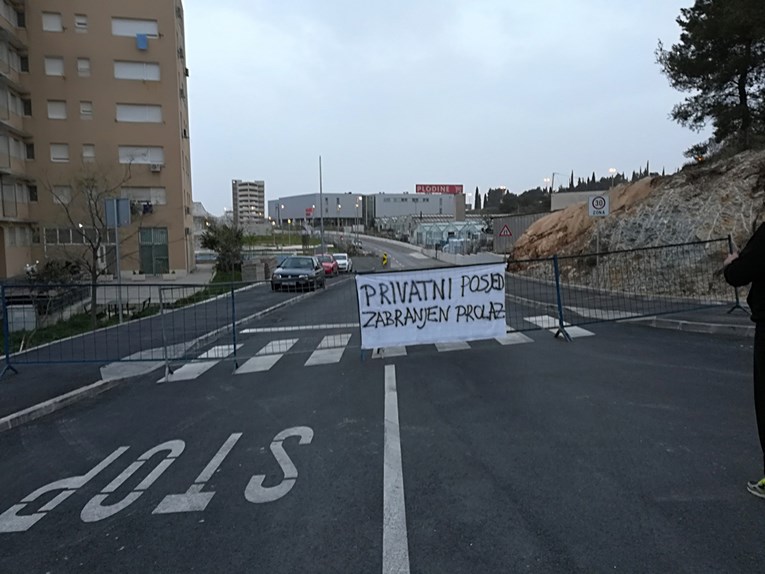 Obitelj Treursić blokirala tek otvorenu prometnicu u Splitu: "Nećete nam skidati gaće"