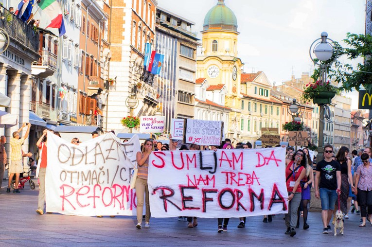 FOTO Preko 1500 ljudi marširalo za obrazovanje u Rijeci: "Hrvatska zna i mora bolje!"