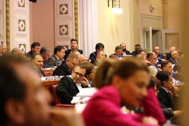 FOTO Ulovili smo Pernarove poglede prema zgodnoj SDP-ovki