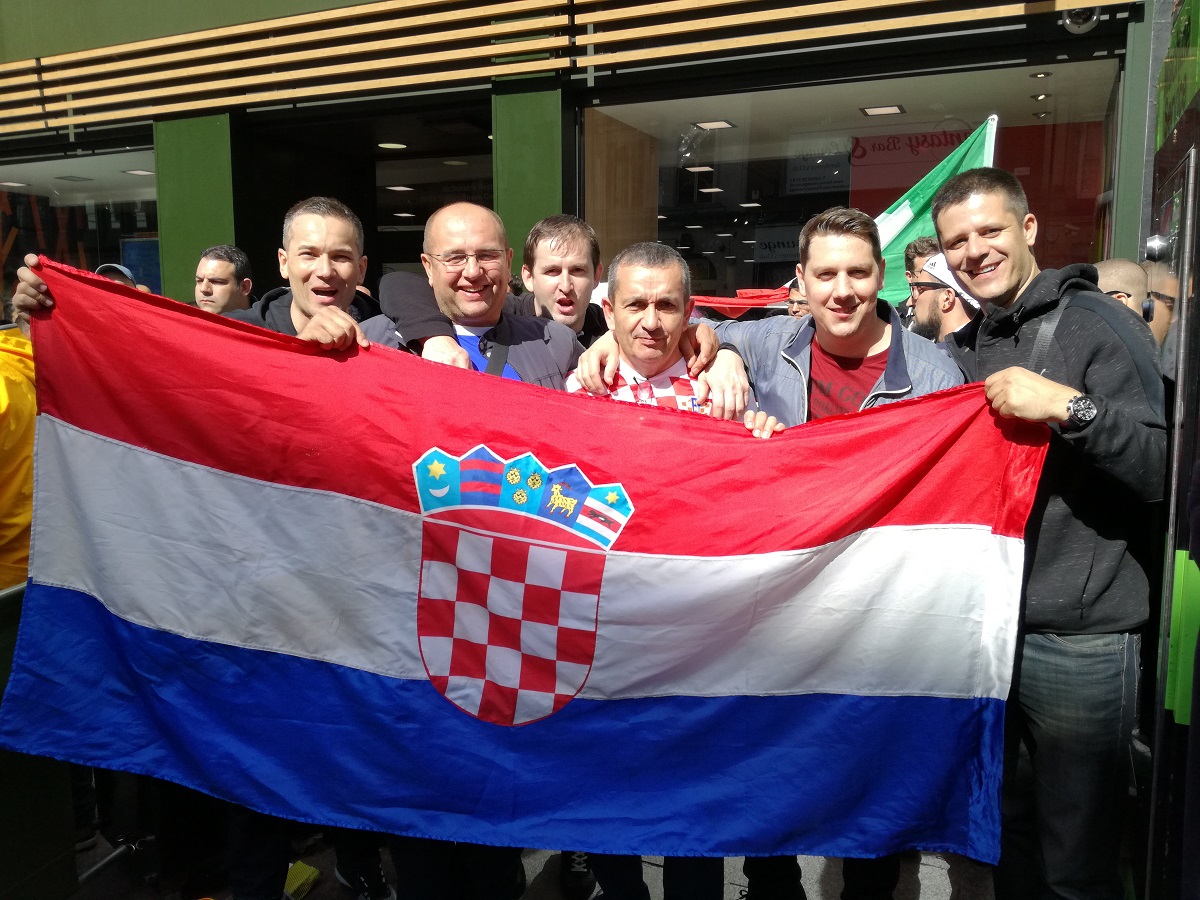 LUDNICA U CARDIFFU Vijore se hrvatske zastave, više od 100 tisuća navijača u gradu!