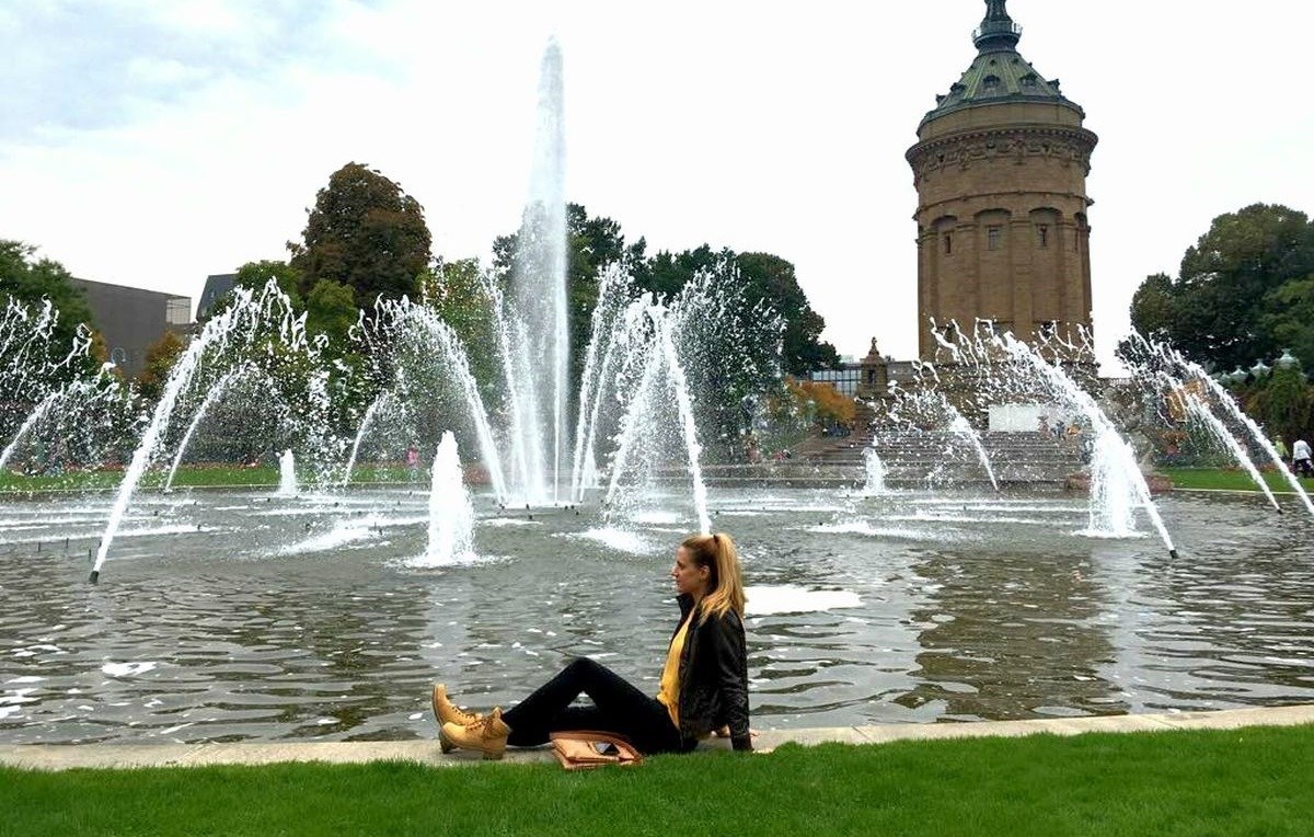 Druga strana života u Njemačkoj: Što se skriva iza novih tenisica Adidas i novog iPhonea