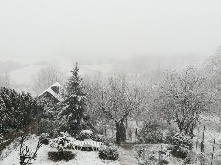 FOTO U Zagrebu je pao snijeg