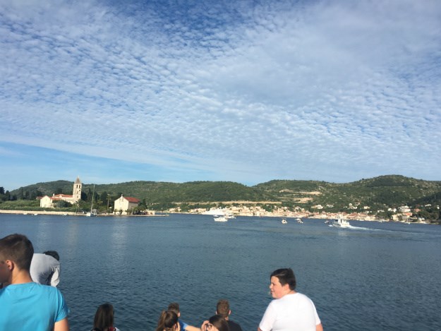 Opet plovi: Katamaran do Brača jednom tjedno, načelnica Milne čestitala Višanima na obrani izolacije