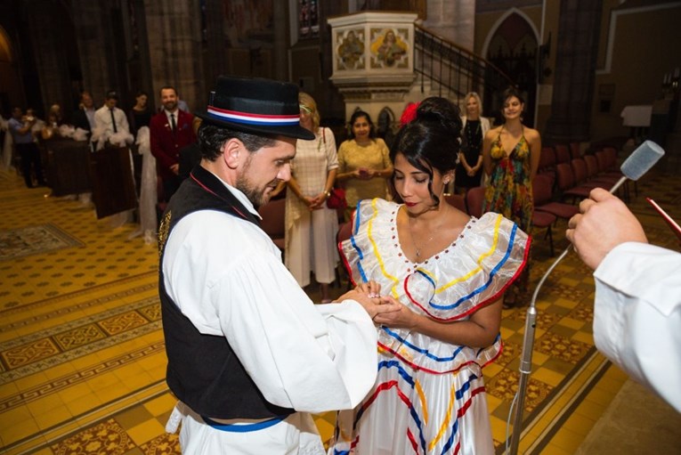 FOTO Slavonac i Kolumbijka vjenčali se u Osijeku i napravili svadbu kakvu se ne viđa često
