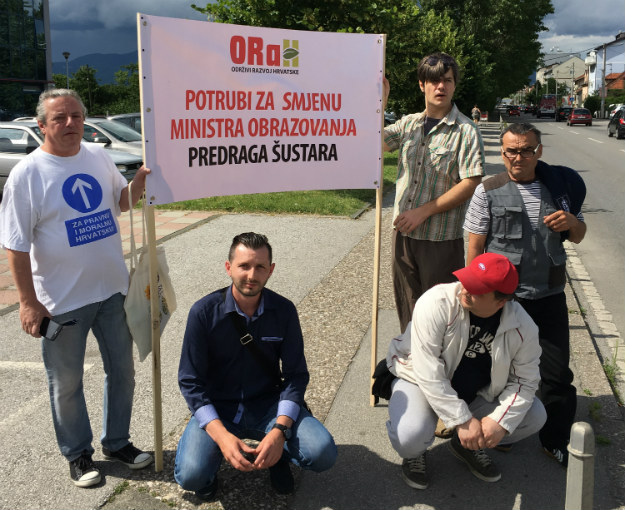 ORaH prosvjedovao pred MZOS-om: Šustar mora odmah dati neopozivu ostavku