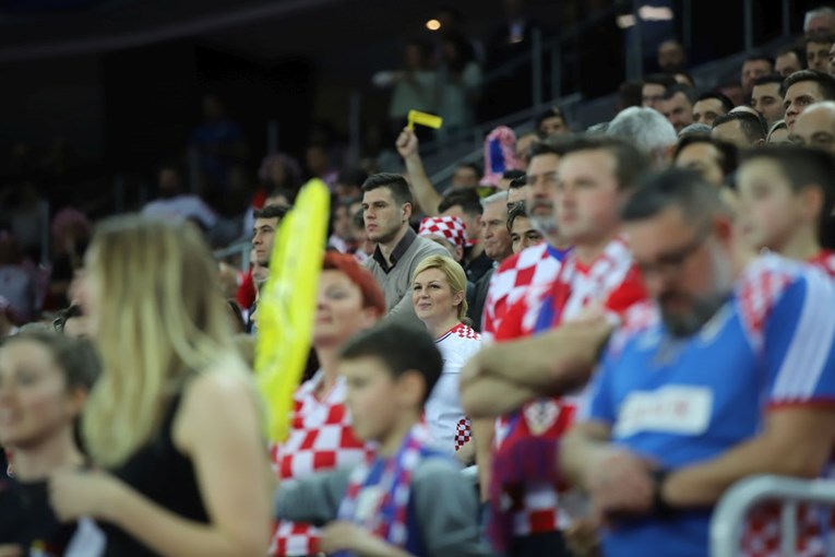 FOTO Ruke u zraku: Pogledajte kako je Kolinda navijala za hrvatske rukometaše