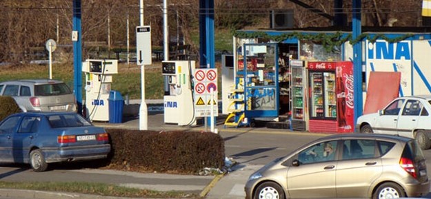 Radnici na INA-inim benzinskim pumpama dobili ponudu: 25 posto niže plaće ili otkaz