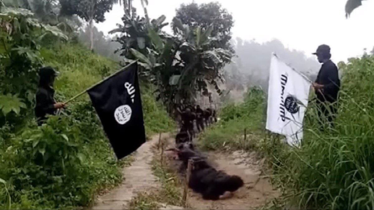 TEROR U FILIPINIMA Militanti upali u školu i zatočili učenike